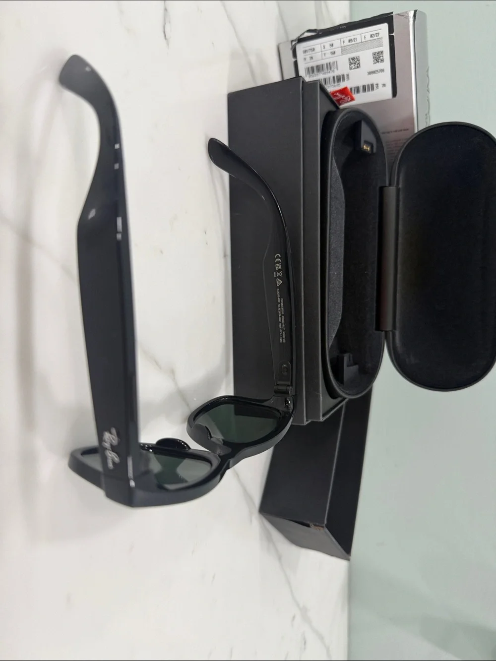 Ray-Ban Stories Wayfarer Smart Glasses RW4002 Black G-15 Green EUC